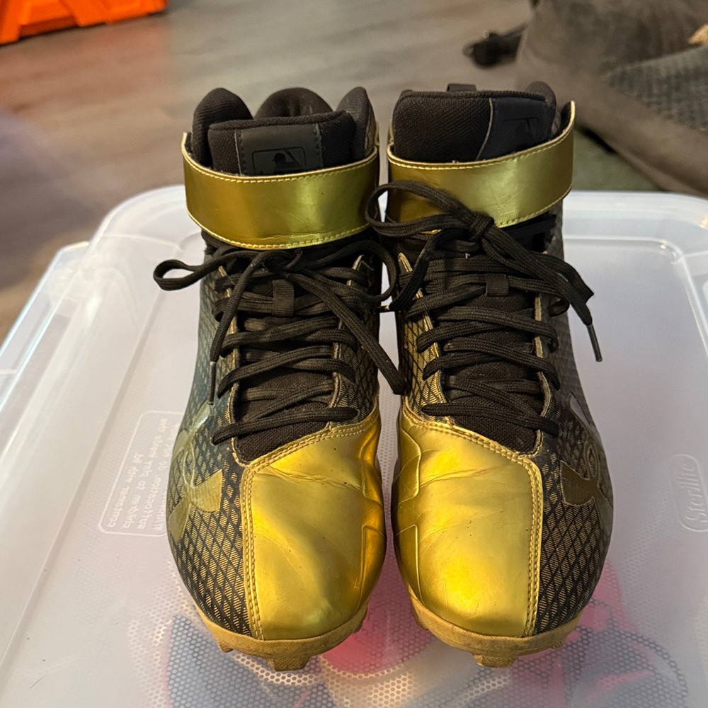 Under Armour Gold and Black Athletic Shoes